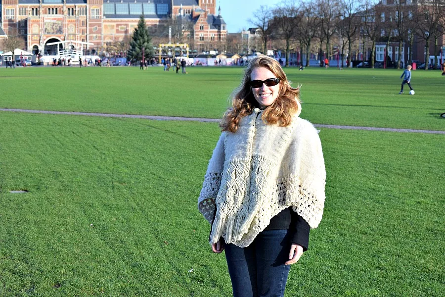 Ik met poncho in Amsterdam