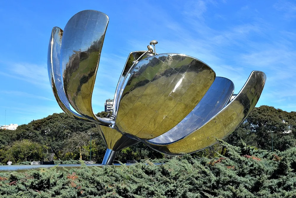Parken Buenos Aires - PLaza de las Naciones Unidas y Floralis Genérica