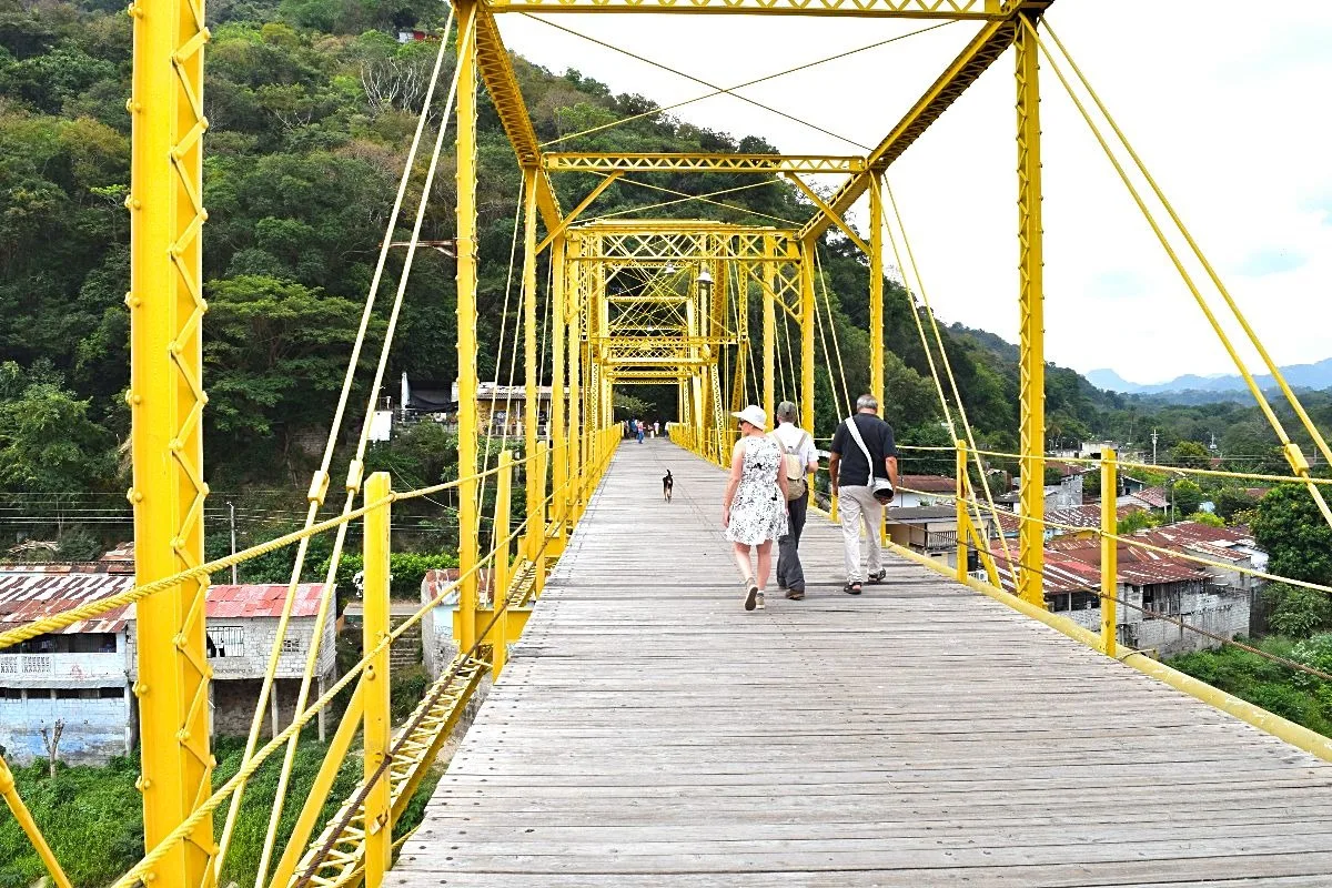 Ouders op bezoek in Colombia - wandelen door Honda