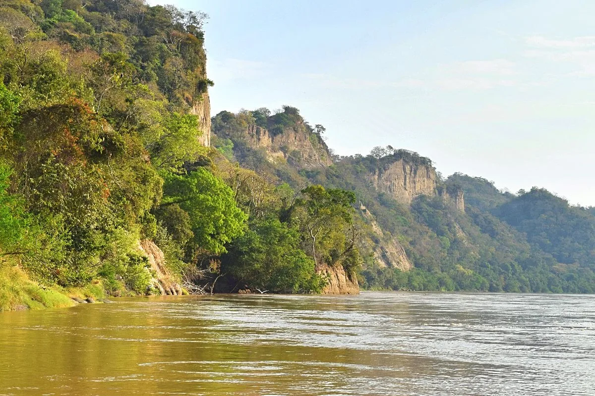Varen over de Río Magdalena Colombia