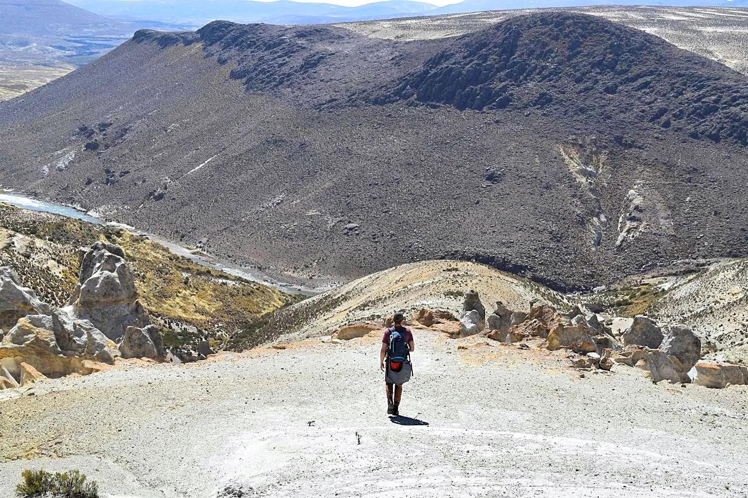 Rots formaties onderweg naar Colca Canyon Peru