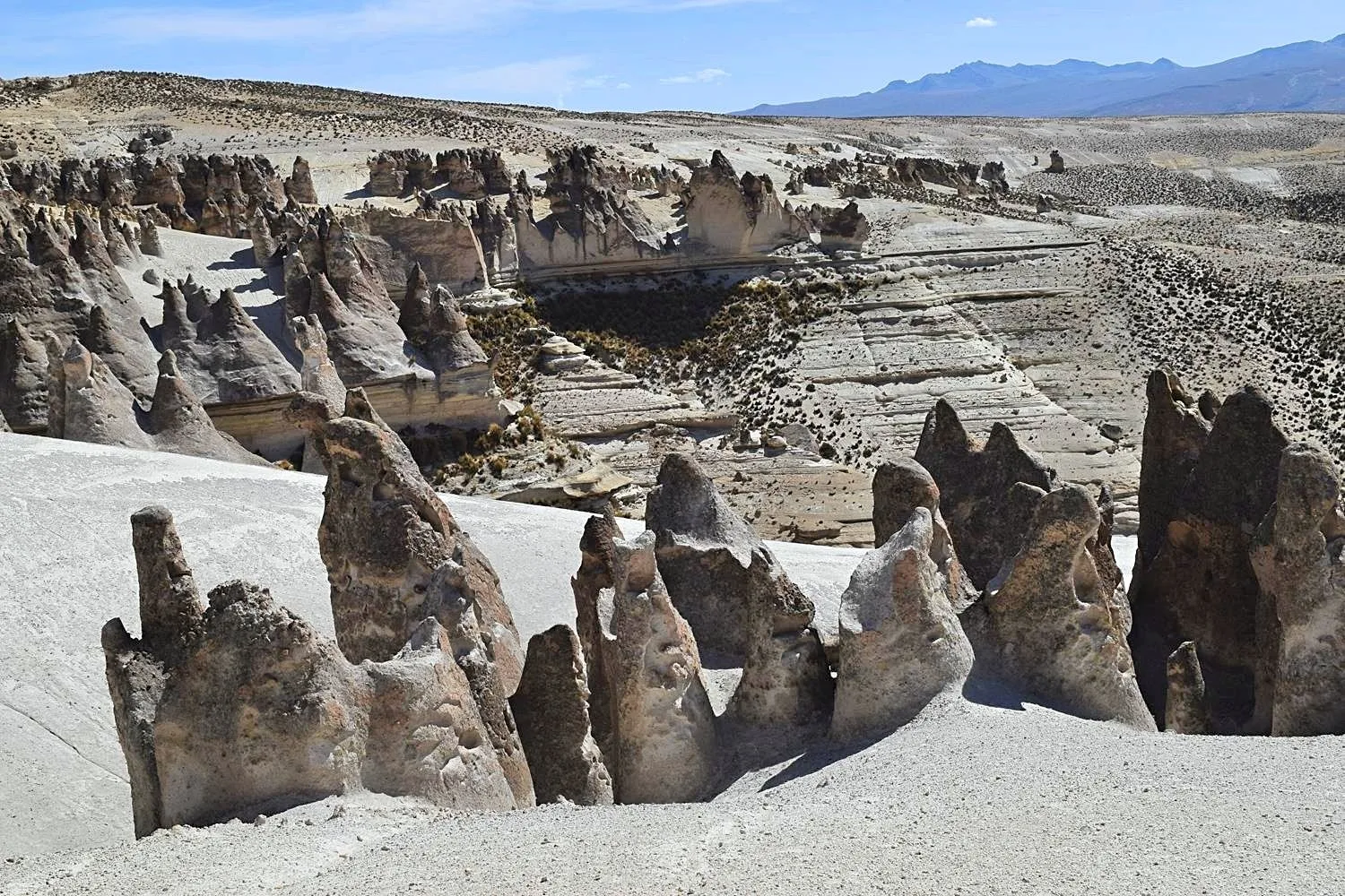Rots formaties onderweg naar Colca Canyon Peru