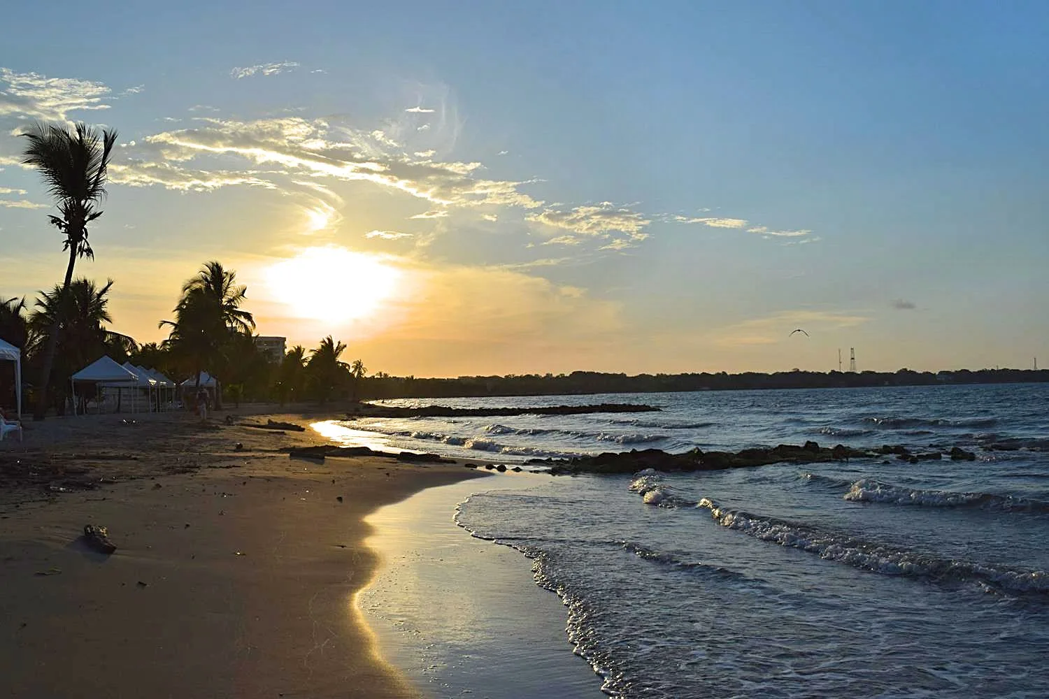 Strandvakantie Colombia zonsondergang Coveñas