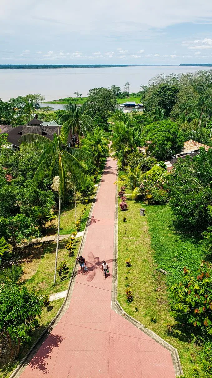 Puerto Nariño inheems dorp uitkijktoren