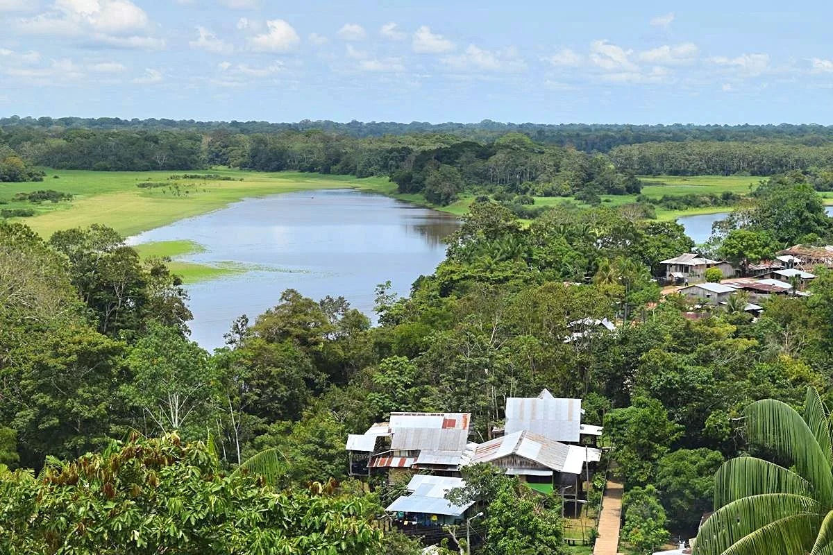 Uitzicht Amazone vanaf Puerto Nariño
