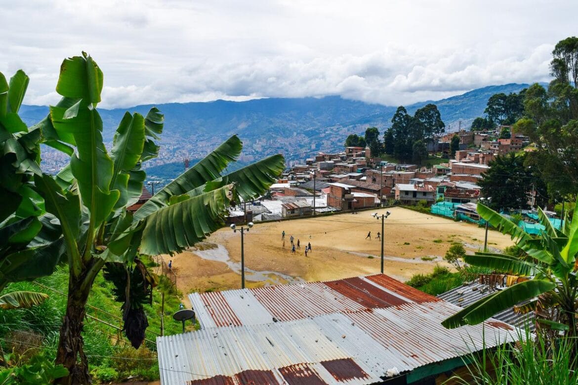 Help children shantytown Medellín Colombia
