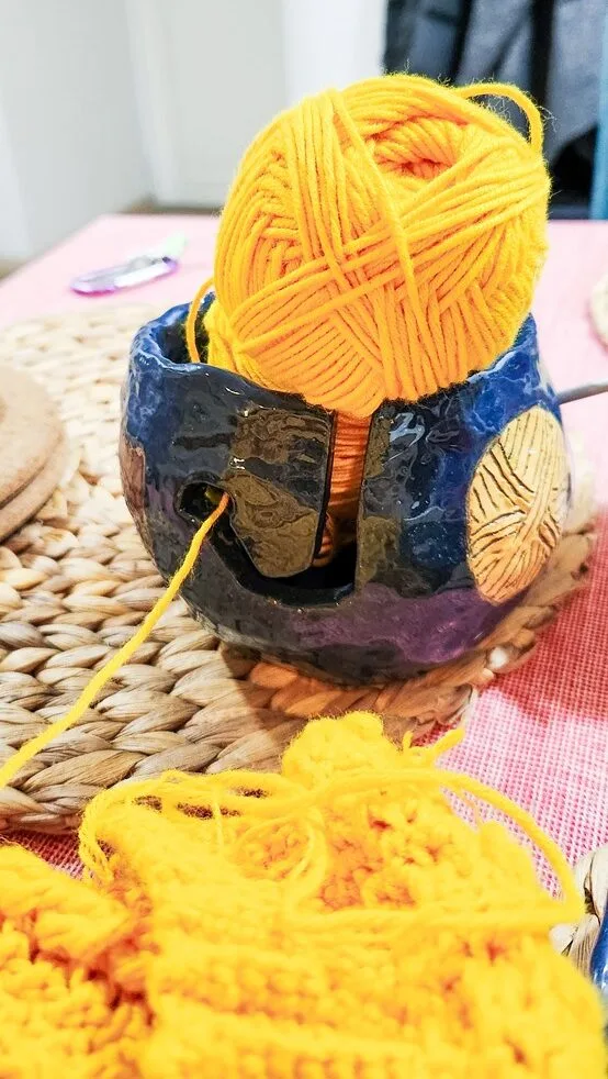 Crochet bowl keramiek maken
